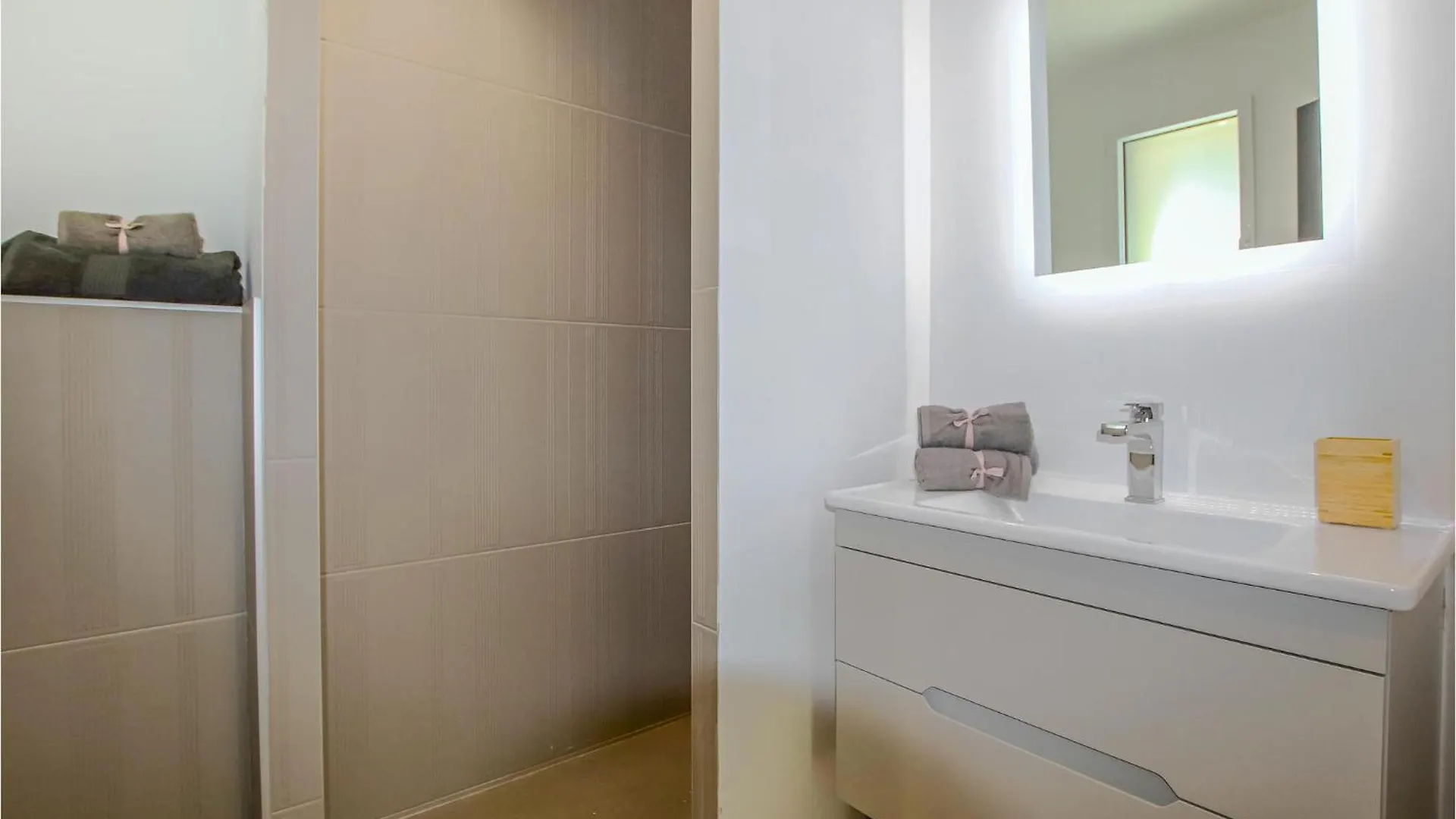 בית נופש Awesome Home In Cleon Dandran With Kitchenette